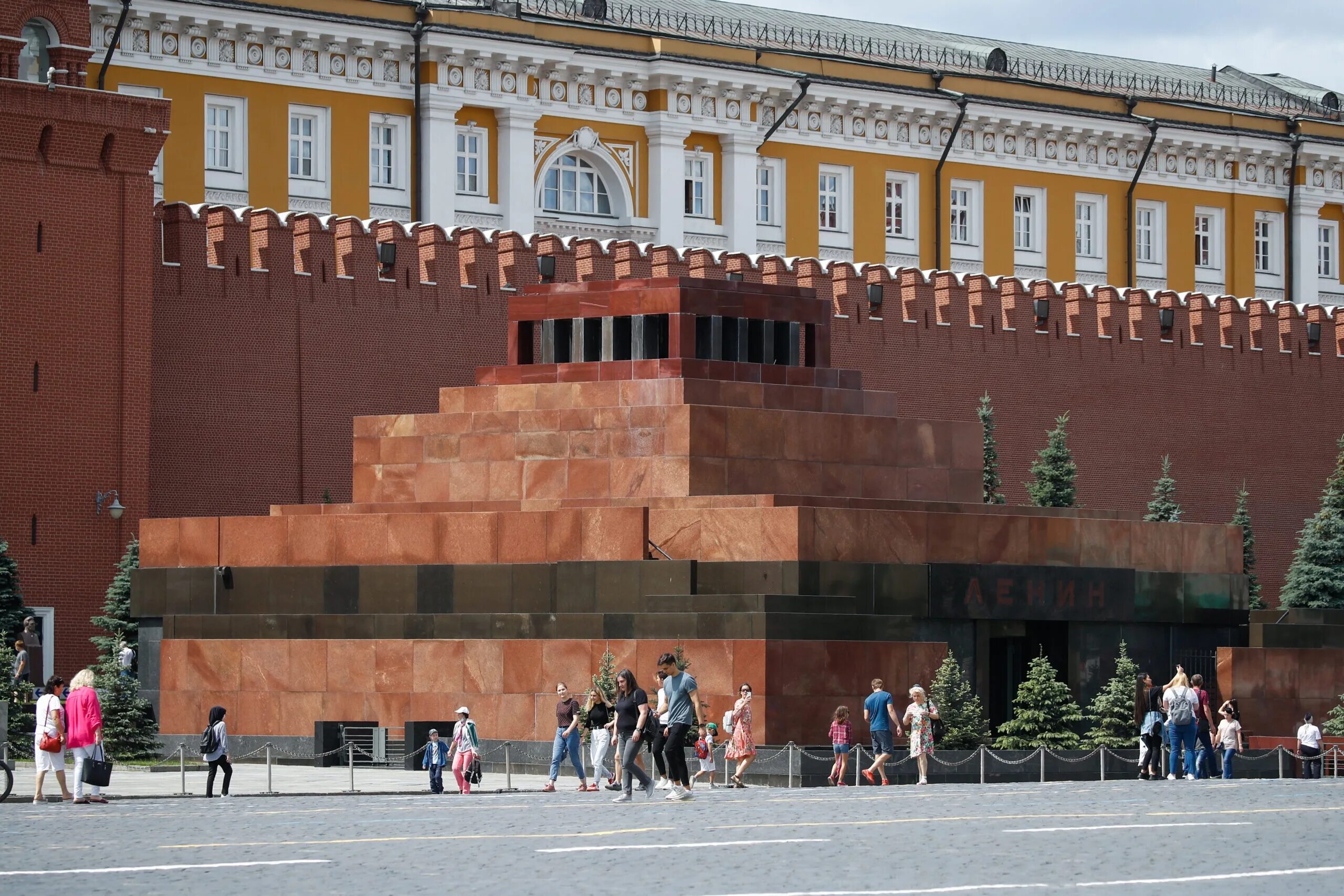 Автор мавзолея ленина. Мавзолей в.и Ленина на красной площади в Москве. Мавзолей Ленина в Москве. Ленин в Кремле в мавзолее.