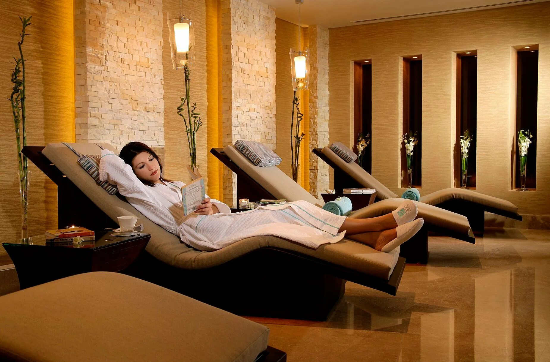 Спа центр гостиницы. Шезлонг &quot;spa lounge&quot;. комната для релаксации интерьер. комната релаксации спа. спа в гостинице.