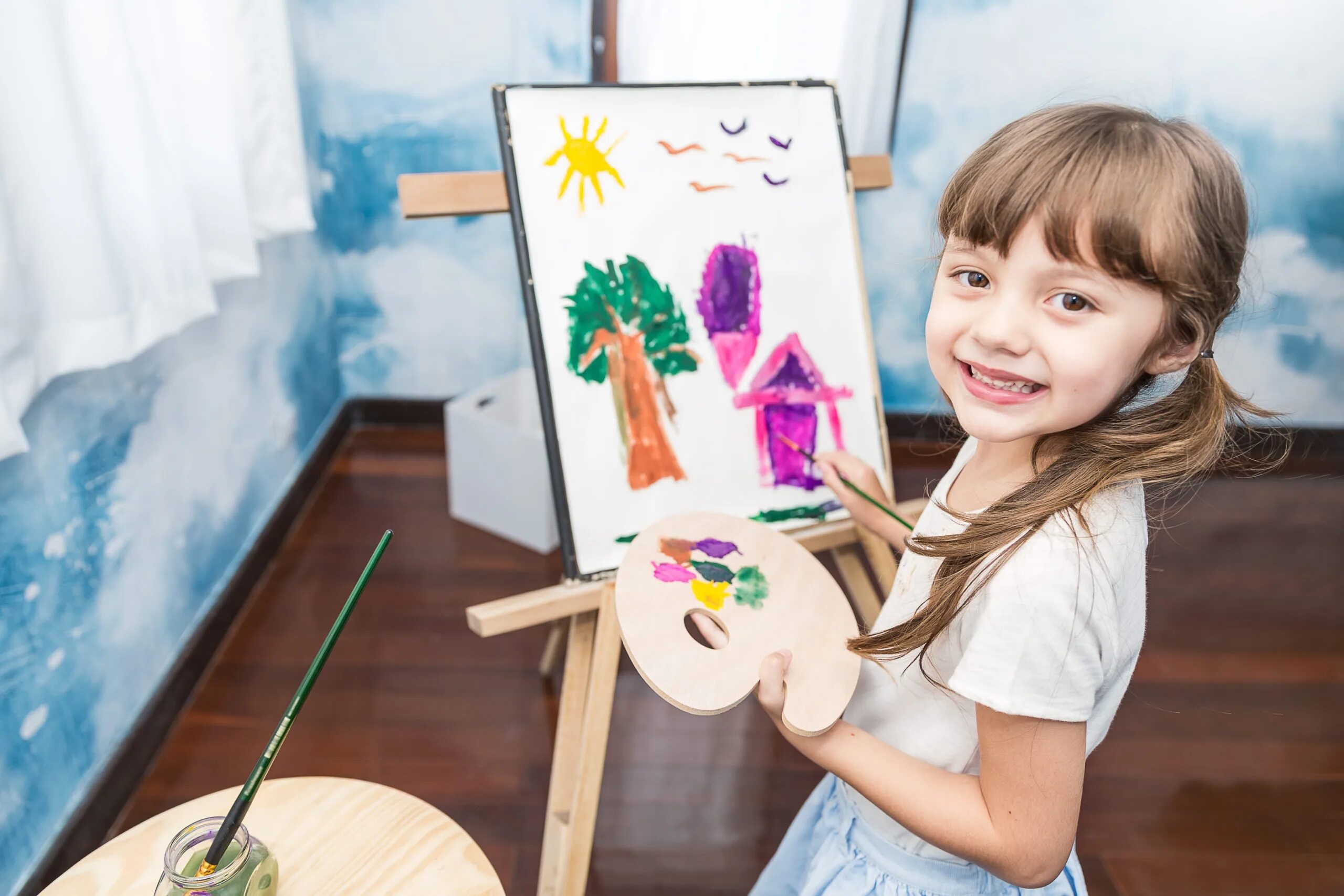 Children's painting. Художественное рисование для детей. Мольберт для детей. Мольберт для рисования. Рисуем с детьми.