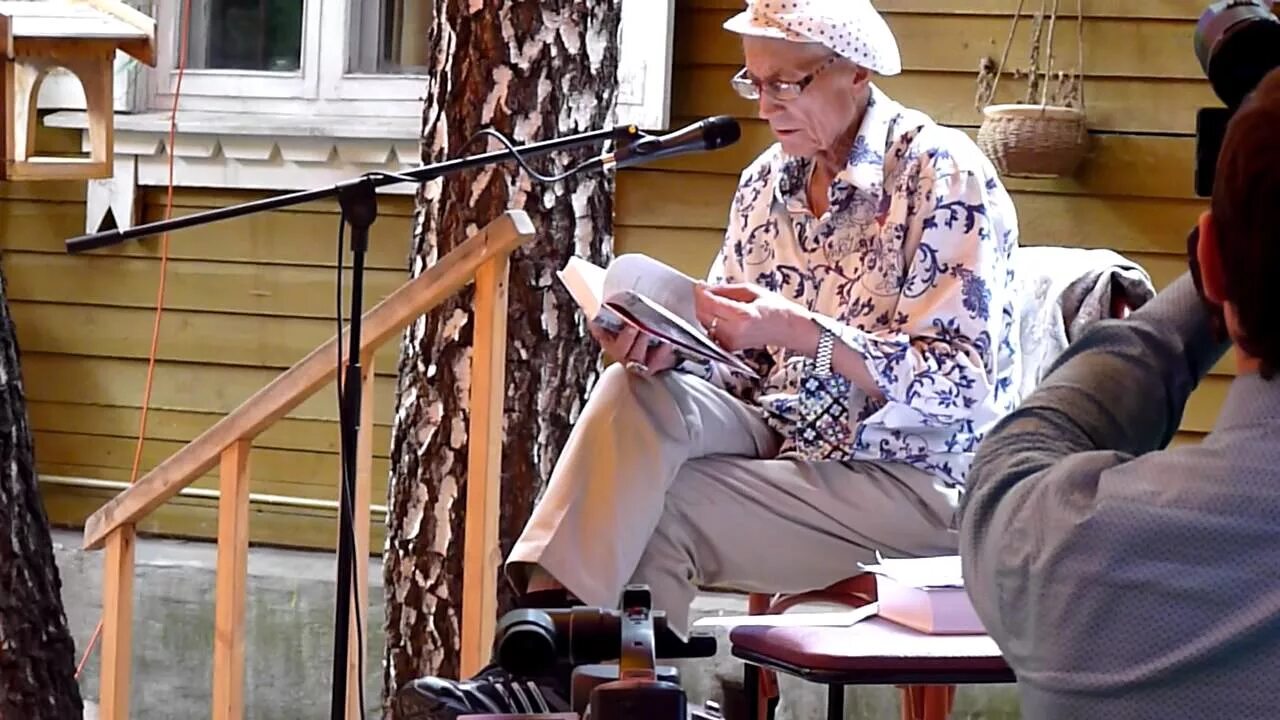 Евтушенко переделкино. Музей-галерея е. Галерея евтушенко в переделкино. Евтушенко переделкино. Переделкино вознесенский рождественский евтушенко.