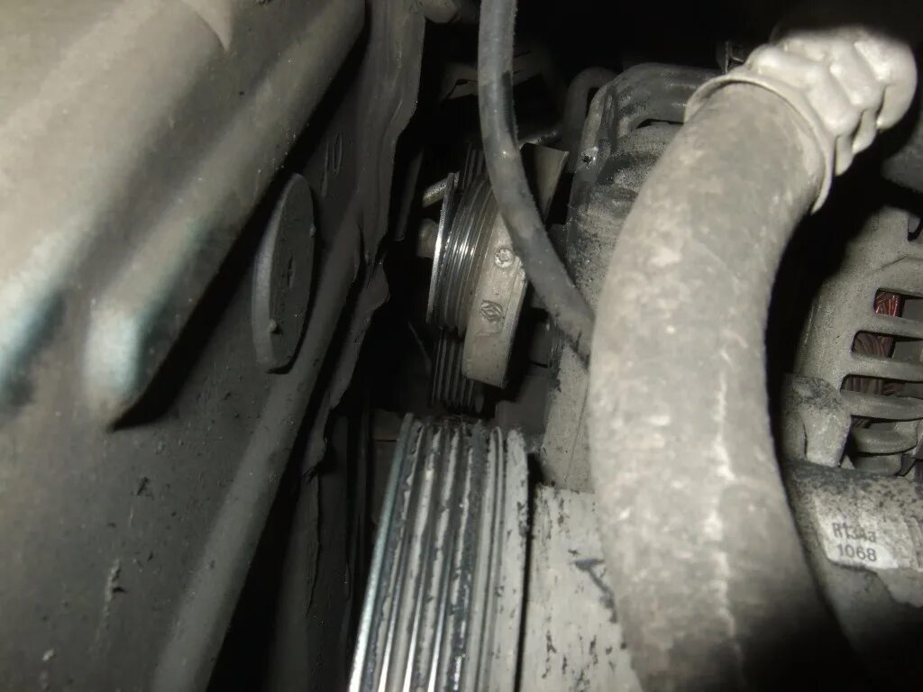 крепление генератора рено логан 1. 6 8 клапанов. генератор рено логан 1. генератор логан гур замена. 4 8кл.