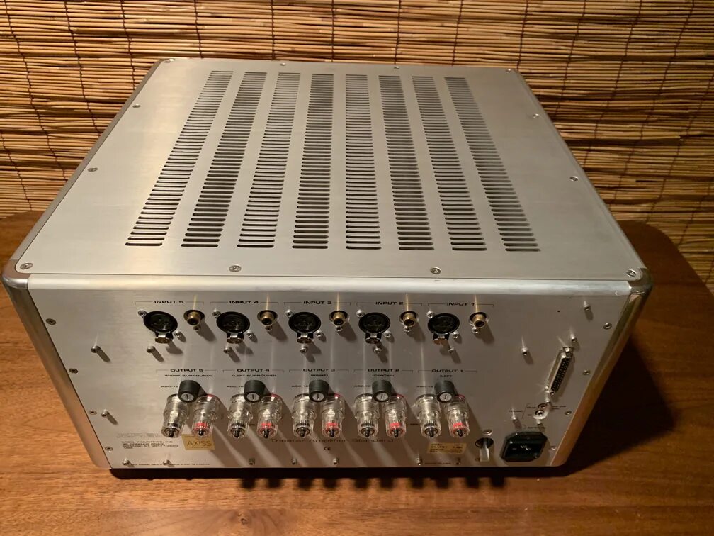 Krell Showcase-7 channel Amplifier. Предусилитель Krell Showcase. Krell Showcase Amplifier. Усилитель пять каналов Krell.