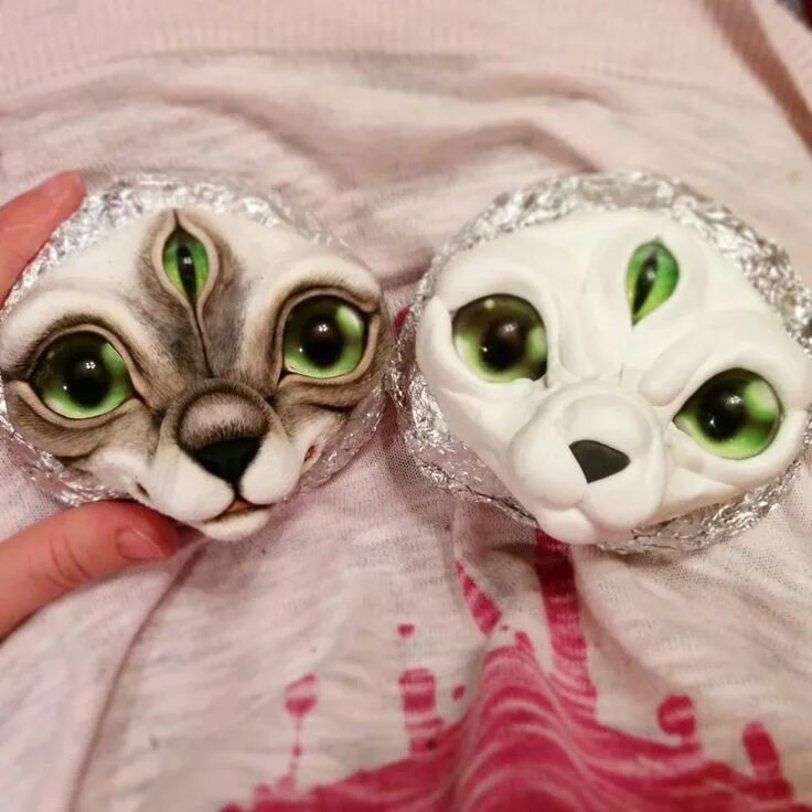 Смешанная техника игрушки мех глина. Игрушки в смешанной технике. Зверюшки из полимерной глины и меха. Игрушки в смешанной технике из меха и полимерной глины. Животные из полимерной глины и меха.