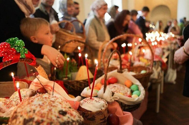 До скольки светят куличи. Пасхальные яйца и куличи. пасха куличи яйца храм. празднование пасхи. пасха храм.