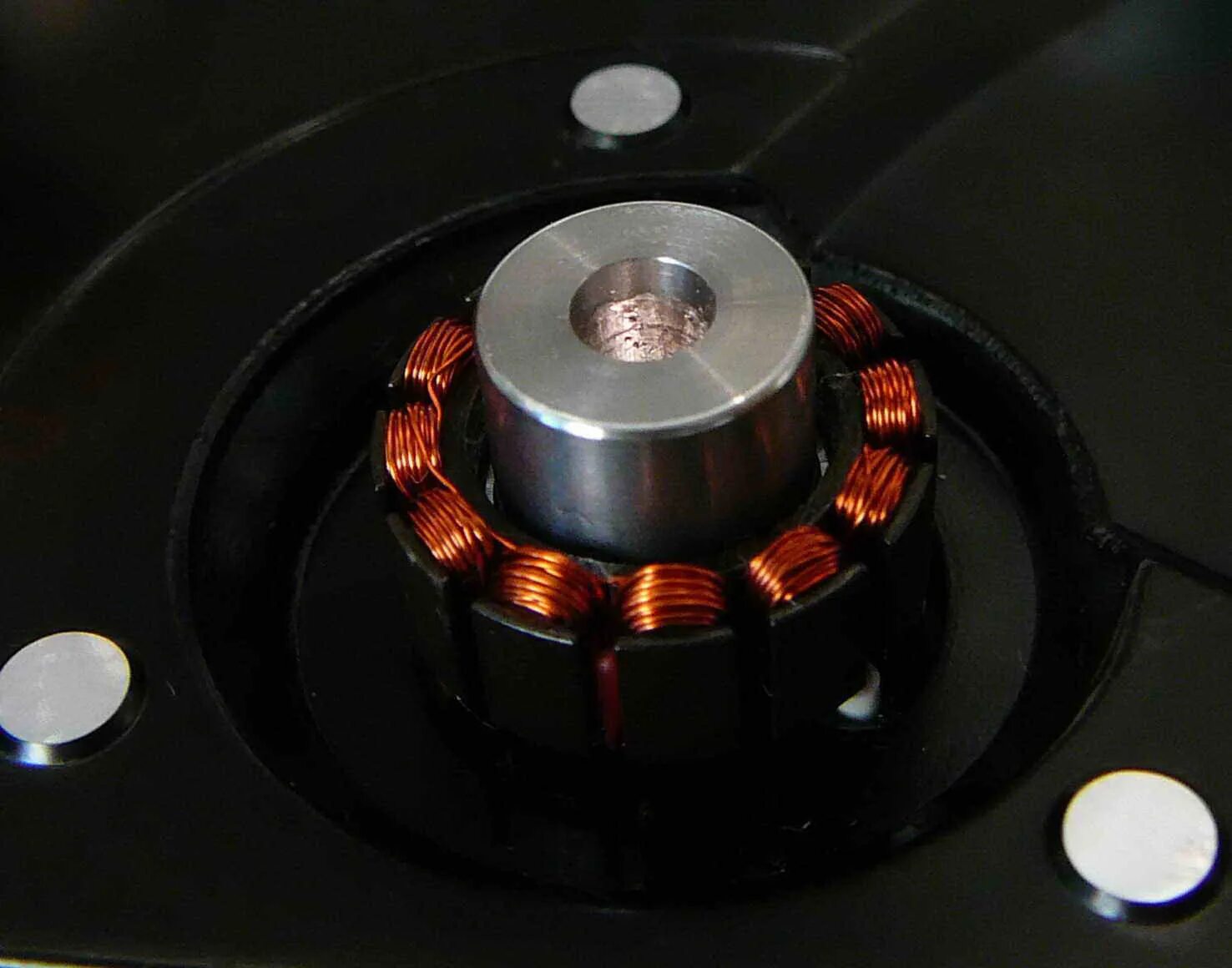 Заточной станок из двигателя от винчестера. Контроллер на lb11880. "жесткий диск" jumbo v8. Гидродинамические подшипники в жестком диске. Шпиндельный двигатель жесткого диска.