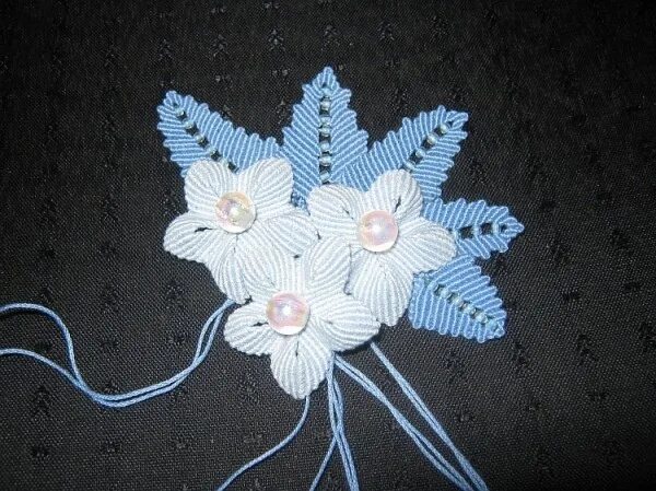 Цветы в технике макраме. Цветы макраме. Плетение макраме цветок. Цветочек из макраме.