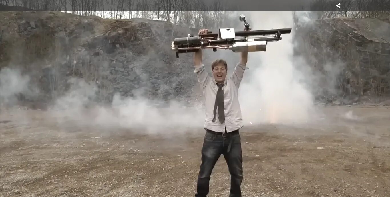 Револьвер в руке. Талиб с пзрк. Стрельба с пистолета. Атака отражена рисунок. Пзрк стрела-3.