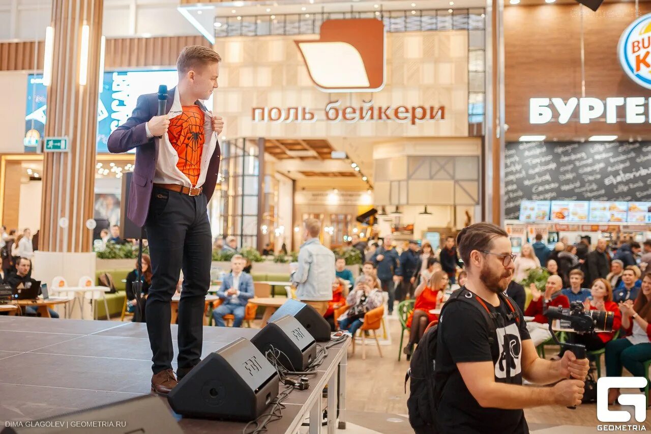 Горячая линия колл центр. Сотрудники мчс россии на работе. Площадь 1905 года екатеринбург пассаж. Колл центр. Операторы екатеринбурга.