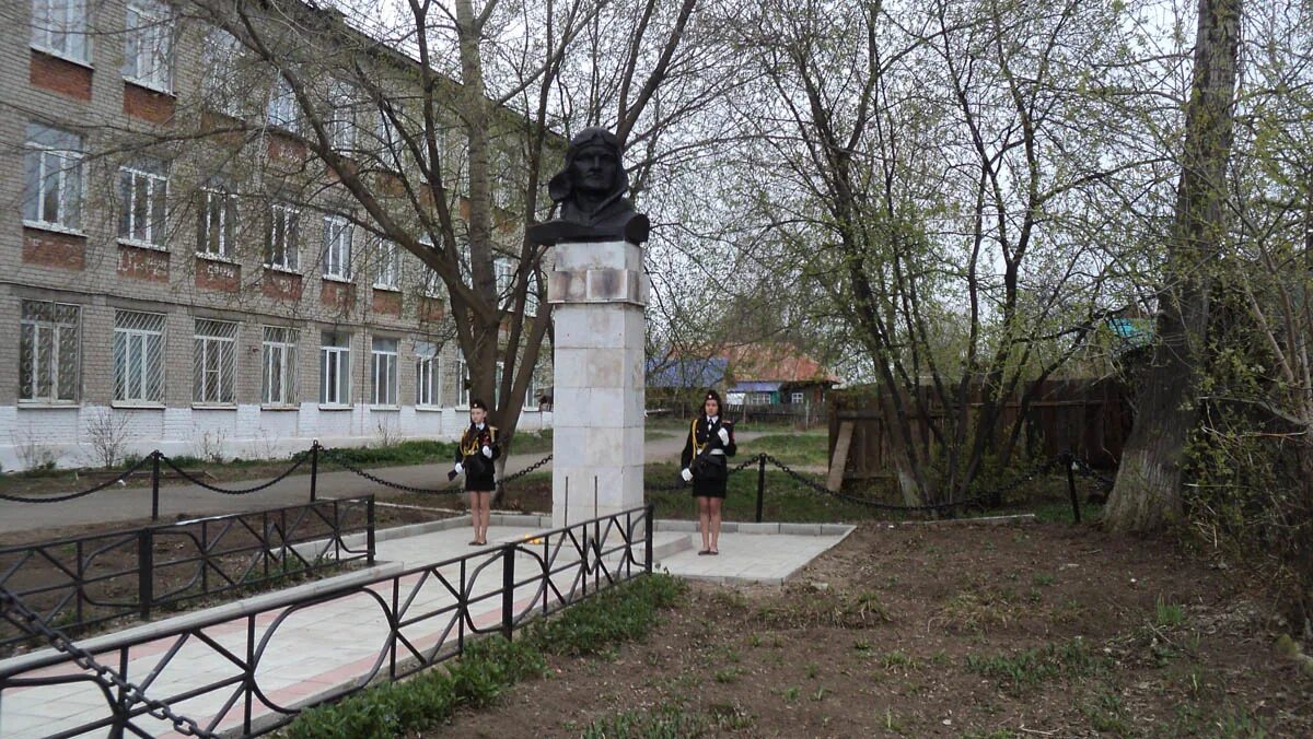 Памятники чернушка пермский край. Школа номер 2 чернушка. Город чернушка школа 1. Школы чернушки пермского края. Школы чернушки пермского края.