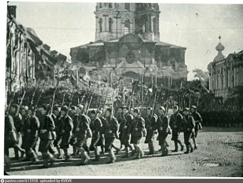 Смольный 1917. Смольный институт революция 1917. смольный в 1917 году. смольный дворец 1917.