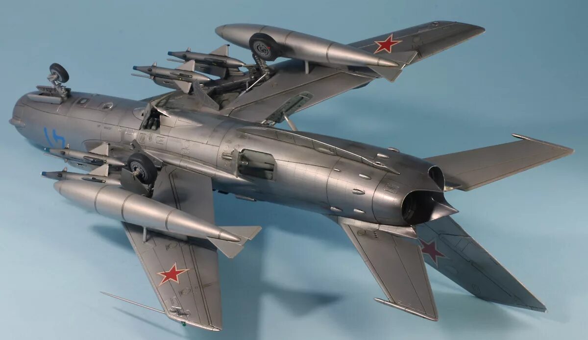 Русское 1 48. Миг 19 Trumpeter. Mig-19 1/48. Mig-19 Trumpeter 1/48. Mig-19.