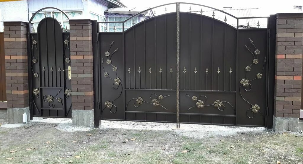 Авито ворота распашные. Распашные ворота артикул 17с. металлические ворота. металлические ворота с калиткой. ворота распашные металлические.