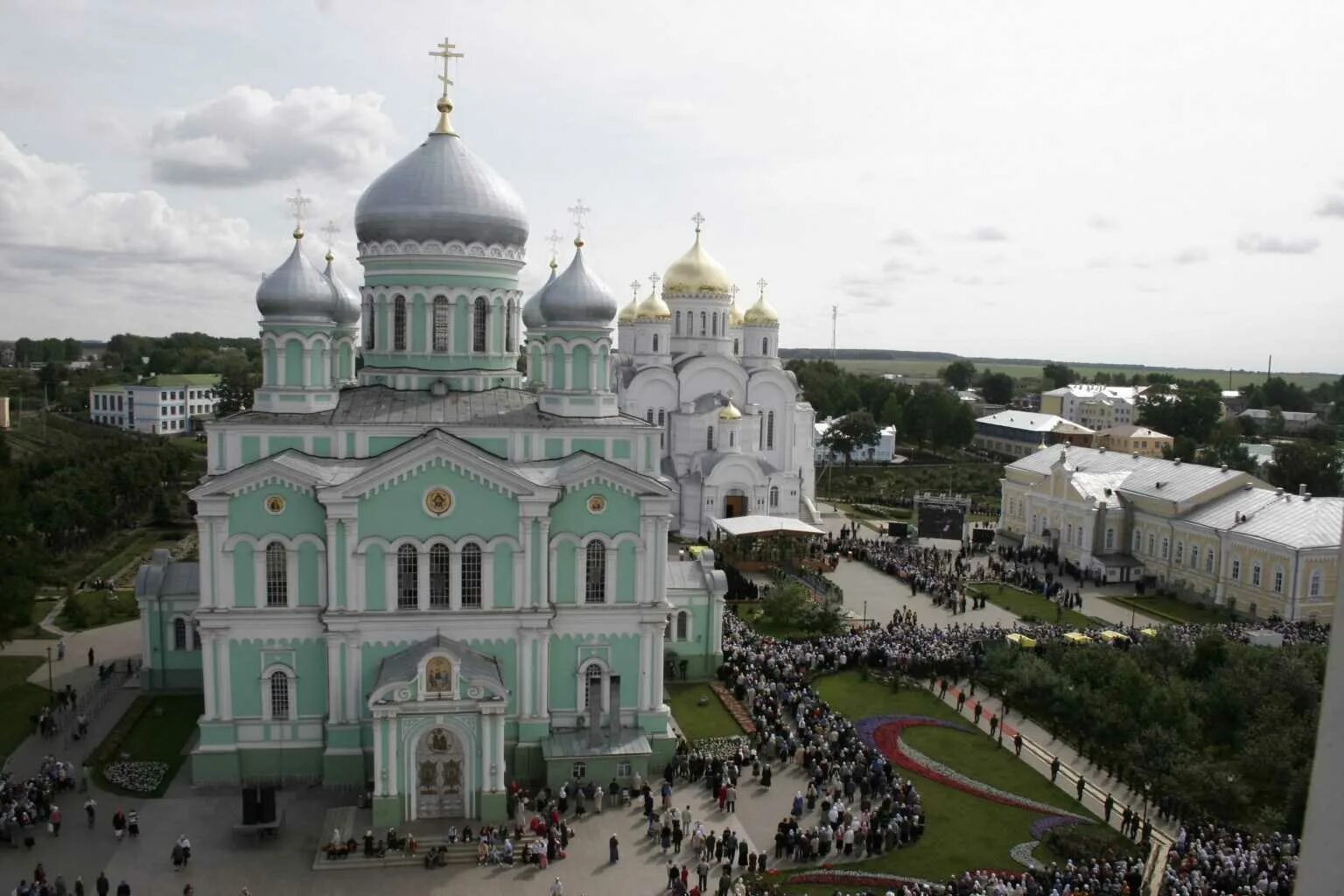 Дивеево сегодня в контакте. Дивеево Серафимо-Дивеевский. Дивеевский монастырь Нижний Новгород. Свято-Троицкий Серафимо-Дивеевский женский монастырь.