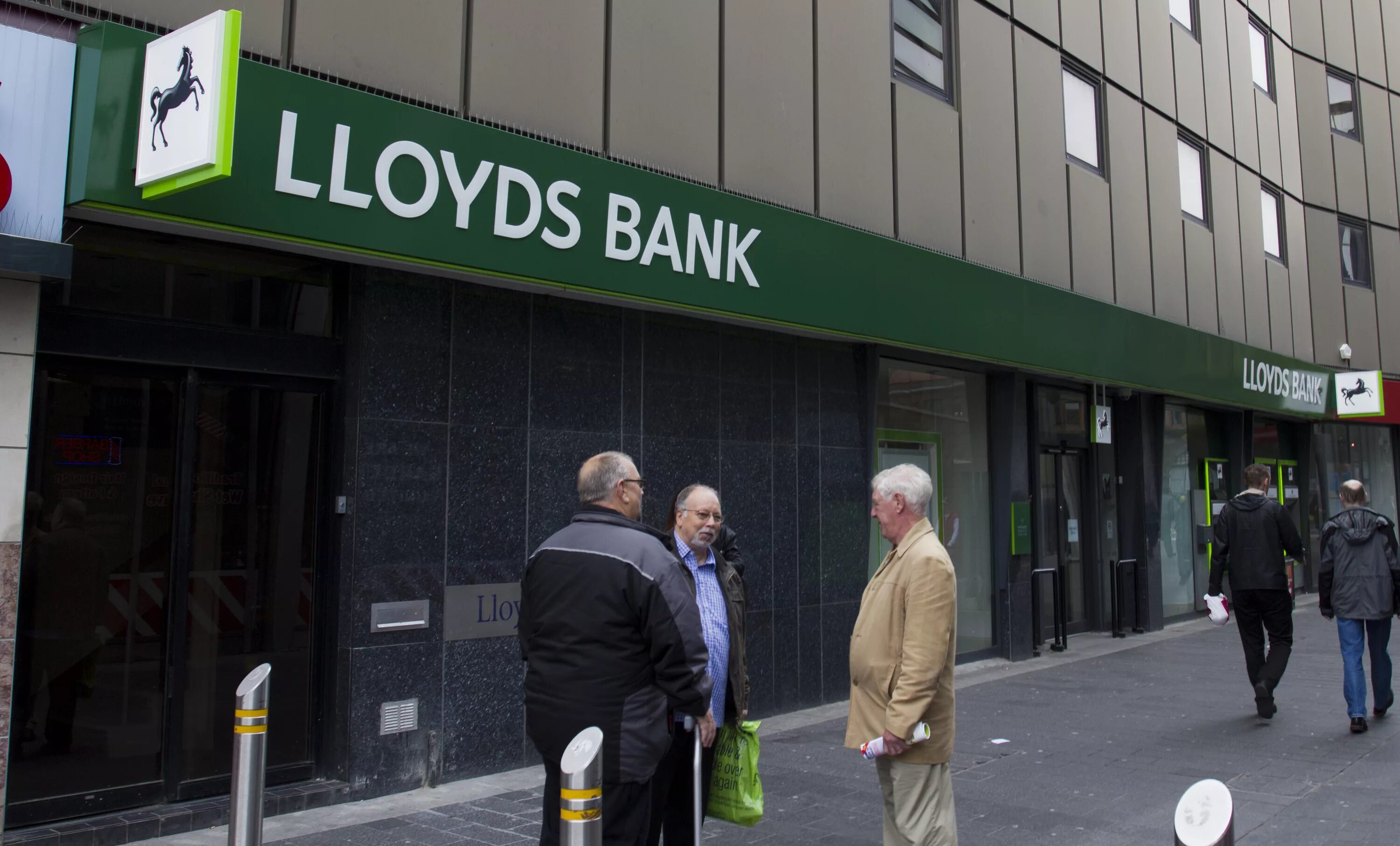 Банки Англии. Lloyds банк. Коммерческий банк Великобритании. Иностранные банки в Великобритании.