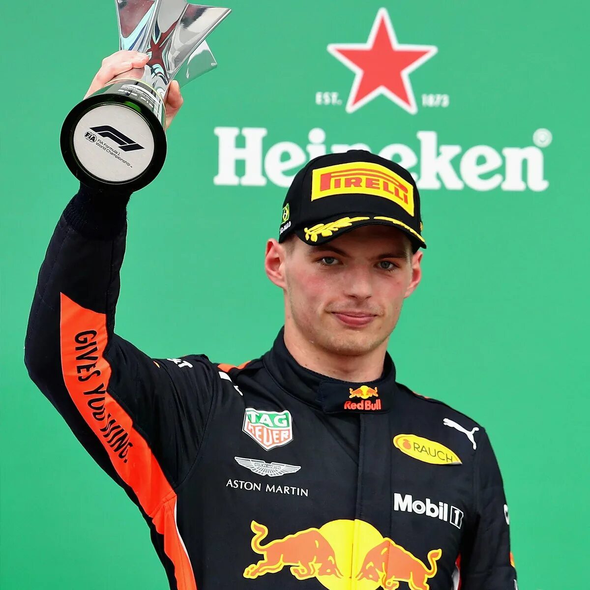 Макс Ферстаппен. Макс Ферстаппен с Кубком. Макс Ферстаппен 2024. 33 max verstappen champions mix