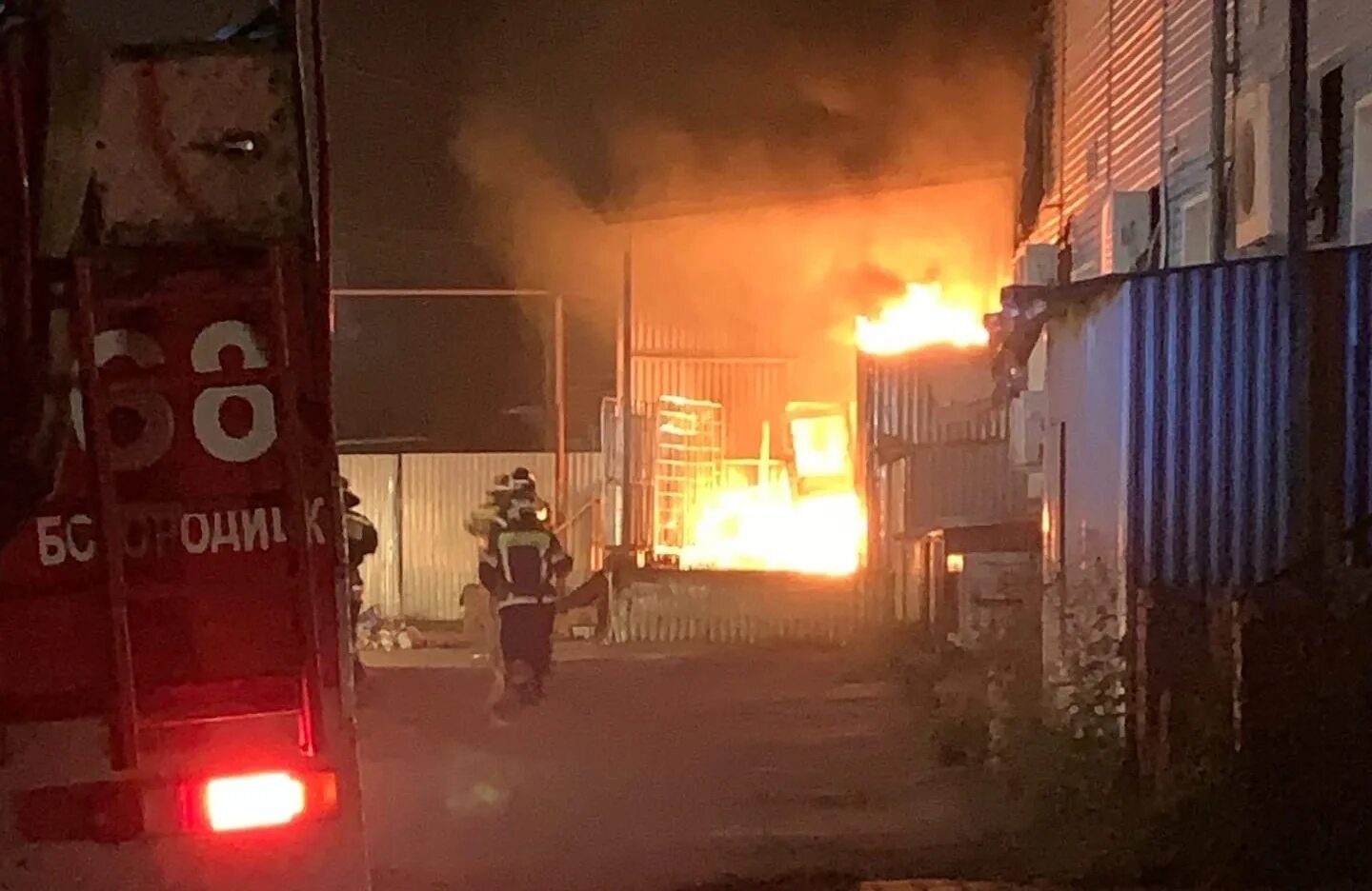 Пожар в дикси. Пожар в Богородицке Тульской области. Пожар в магазине. Пожар в магазине Дикси. Пожар в пожарной части в Богородицке Тульской области.