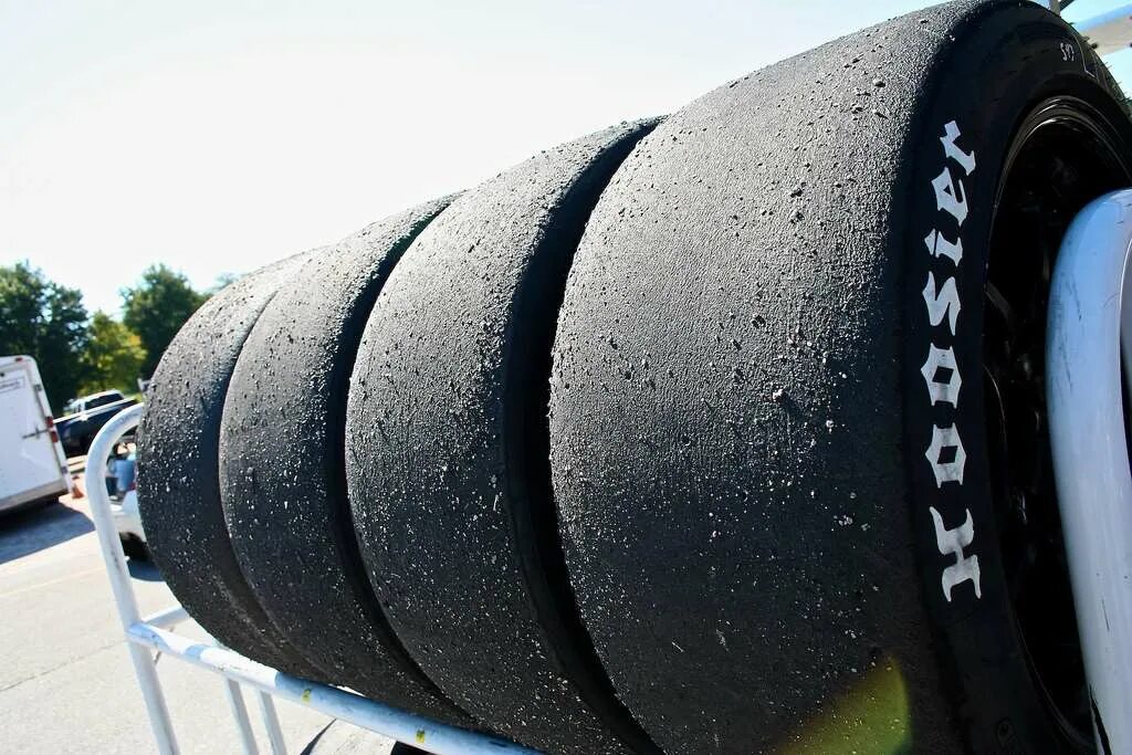 Проверка шин. Вулканизация балансировка. Купить шины в новороссийске. Шиномонтаж. Can tire.