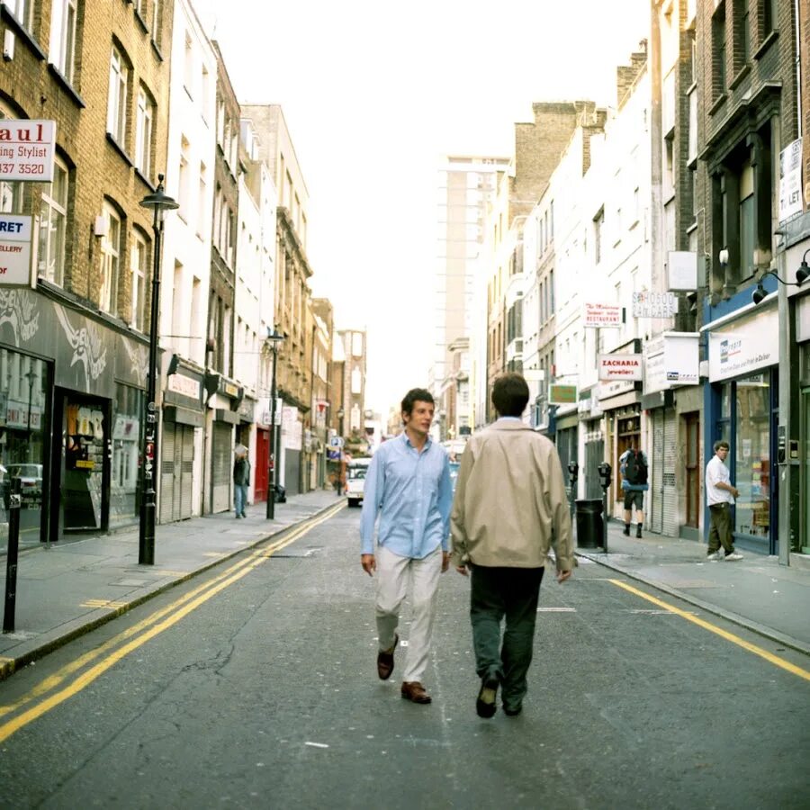 Опиши картинку. Whose is this. Школьные принадлежности по английскому. What s this story. What s this story.