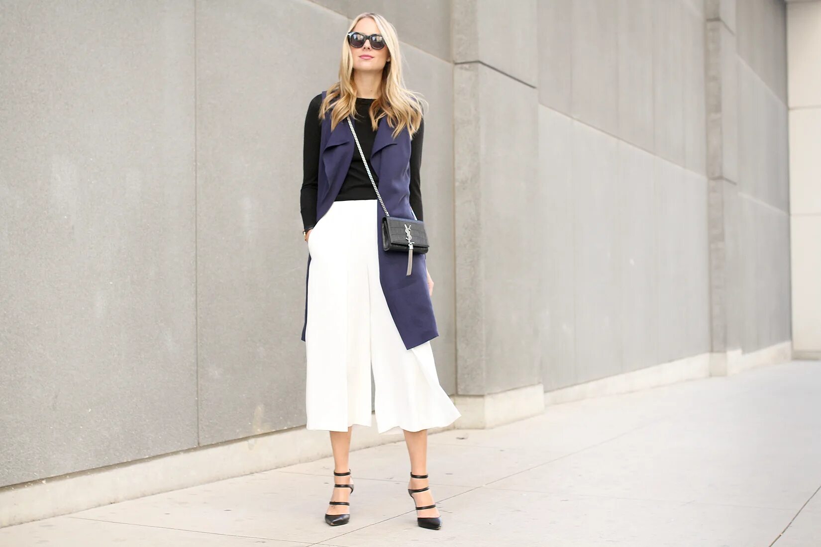 Брюки-кюлоты женские 2020. Кожаные кюлоты zara 2020. Кюлоты тренд 2021. Кюлоты gucci. Брюки кюлоты 2021.