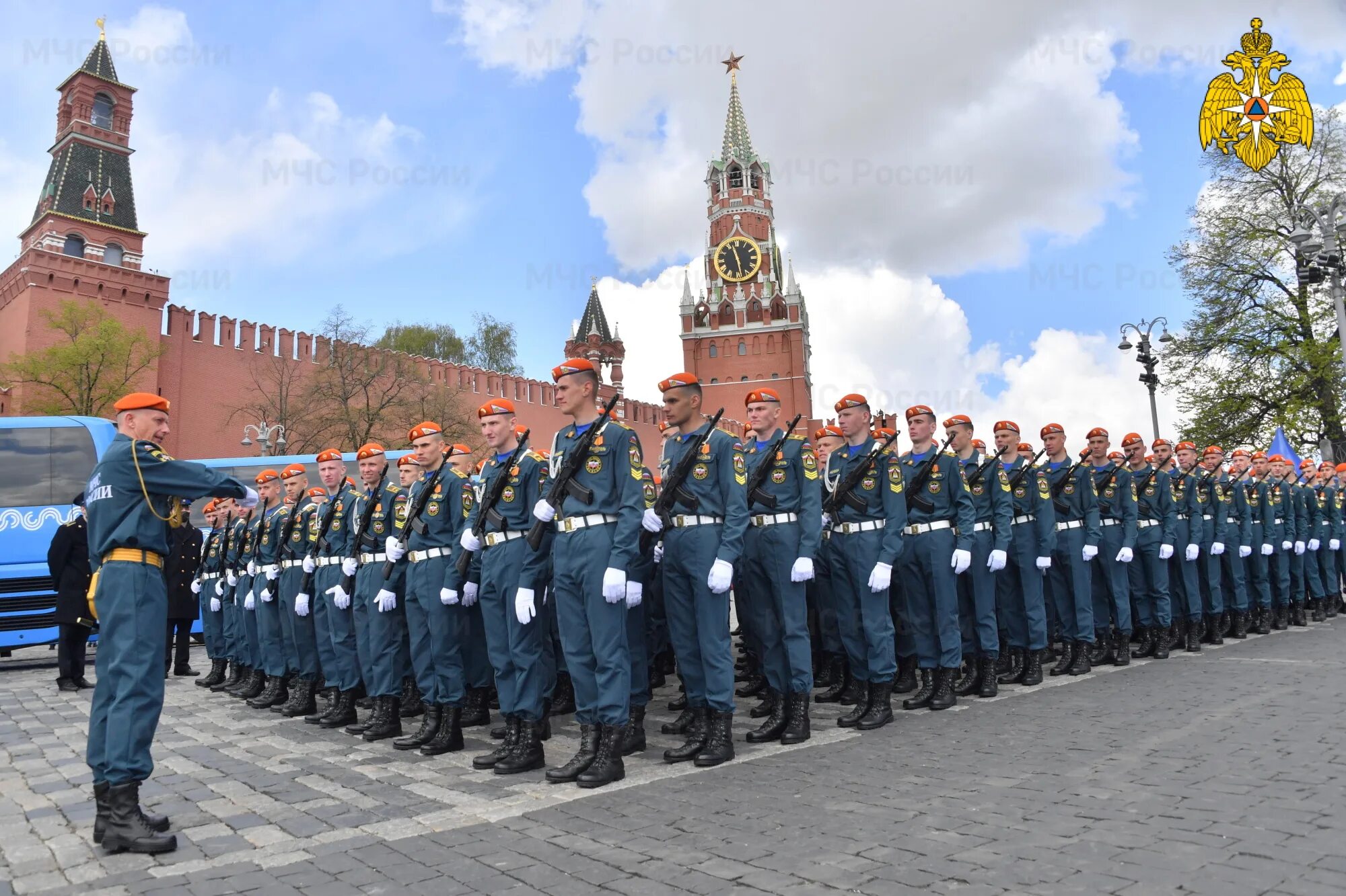 Парад мчс. АГЗ МЧС России. Курсанты АГЗ МЧС России. Академия ГЗ МЧС России. Присяга Ури ГПС МЧС 2022.