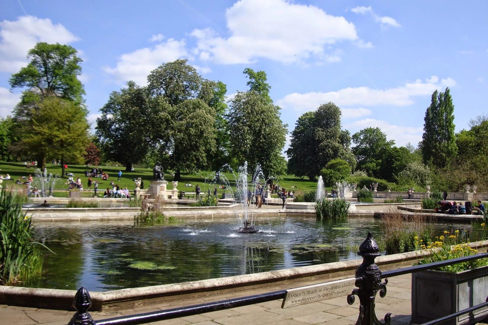 Park in. Гайд-парк (Hyde Park), Лондон. Гайд-парк (Hyde Park). Парк в Лондоне гайд парк. Гайд парк и Кенсингтонские сады.