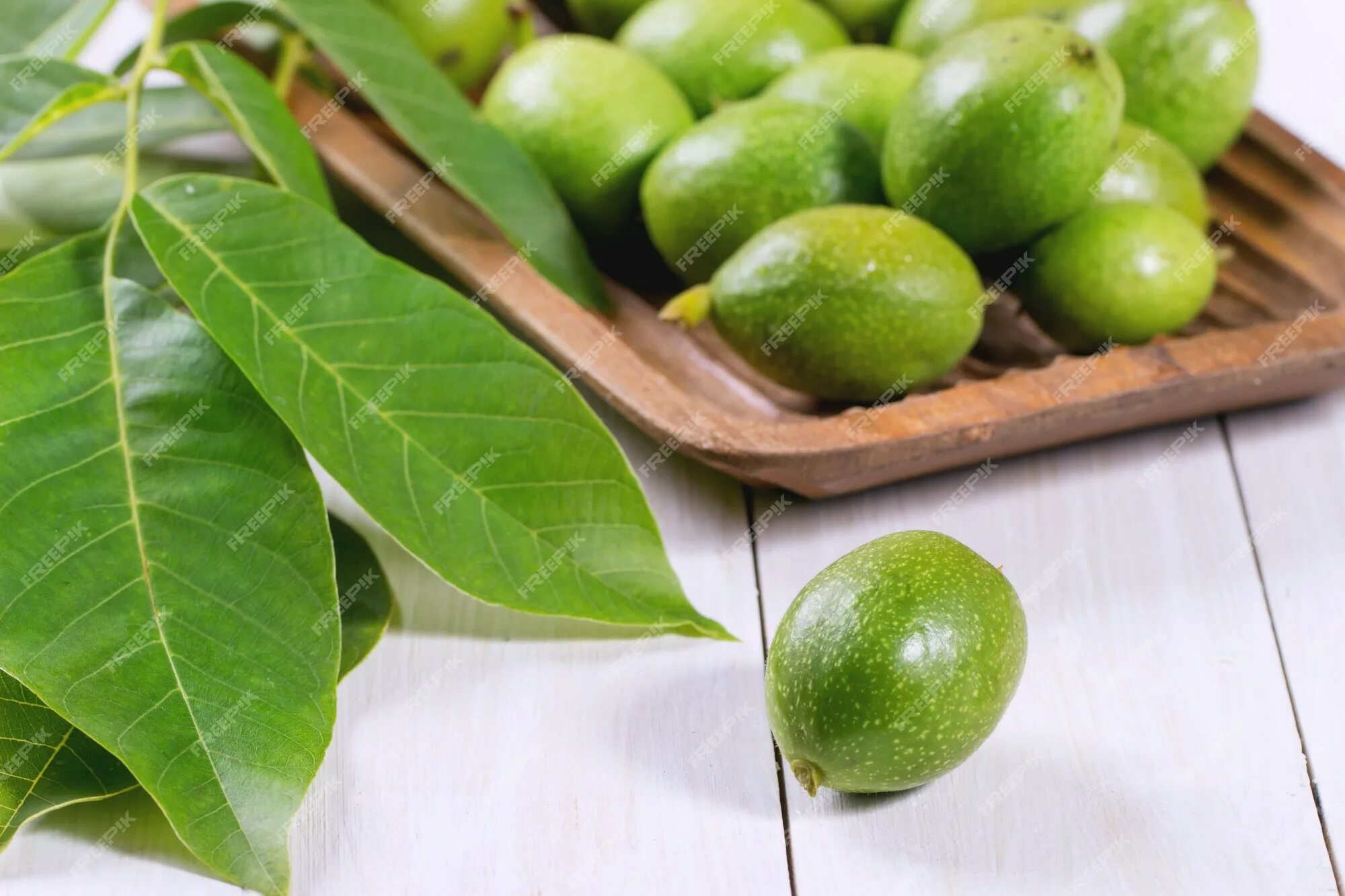 Ревиоронум с зеленым грецким купить. Green Walnut. Green Walnut Shell. Зеленый грецкий орех без фона.