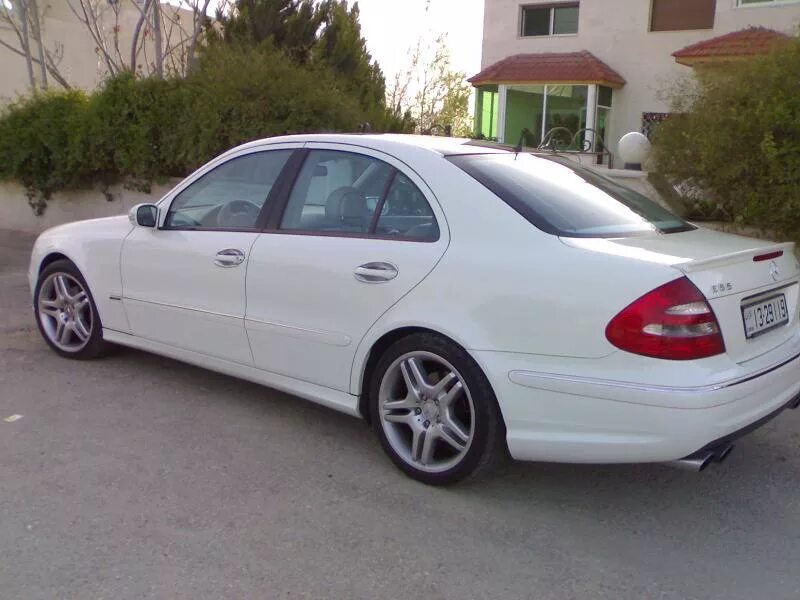 Купить мерседес 2004. Mercedes e class 2004. Мерседес е 320 белая. Mercedes-Benz e-class 2004. Мерседес 2004 года.
