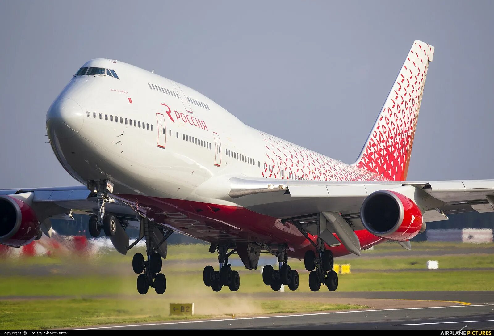 Самолёт Боинг 747-400. Двухэтажный Boeing 747-400. Двухпалубный Боинг 747. Боинг двухэтажный 747 400. Самолет 2 раза в год