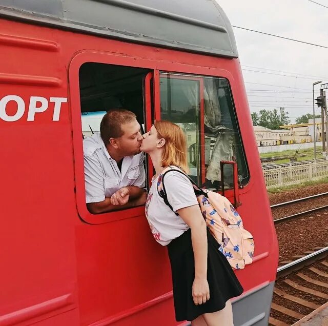 Девушка машинист электропоезда СПБ. Девушка машинист электропоезда. Поступать на железную дорогу