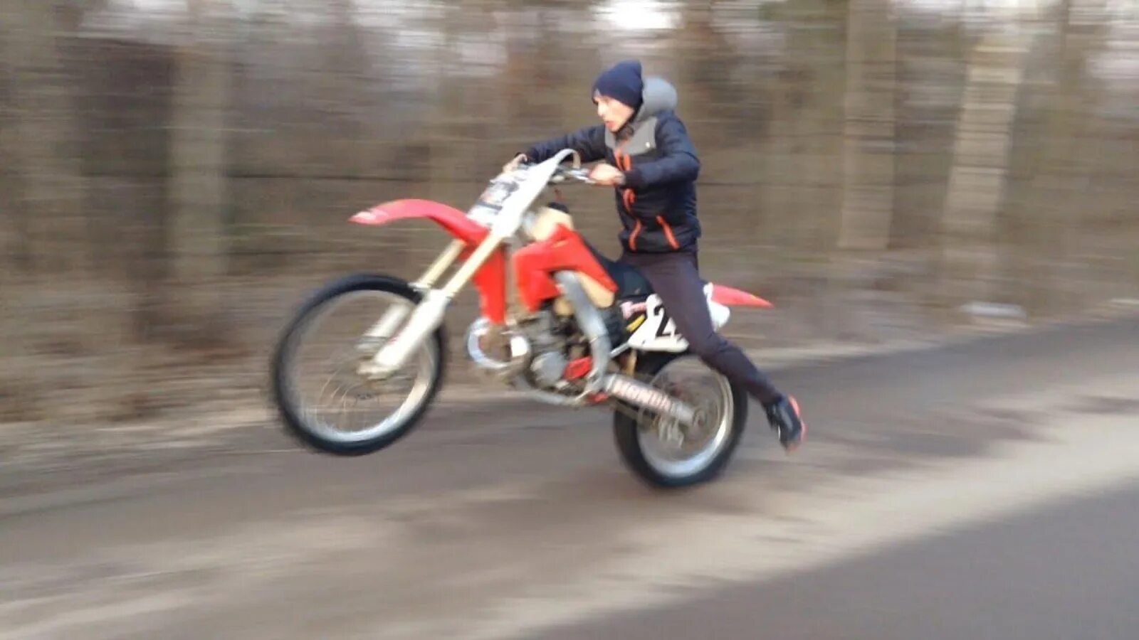 Honda cr250 стант.