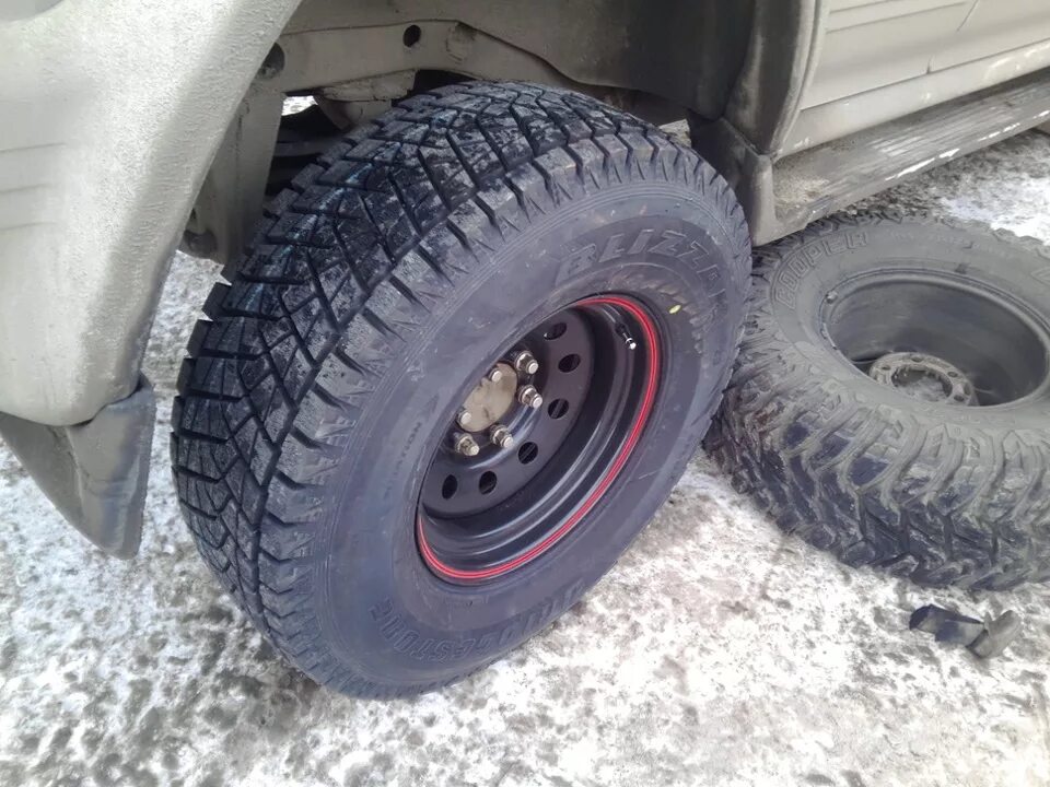 Купить колеса 15 75. Bridgestone 285/75 r16. 285/75 R16 на Паджеро 2. Blizzak DM-z3 285/75r16. 285 75 R16 на Mitsubishi Pajero 2.