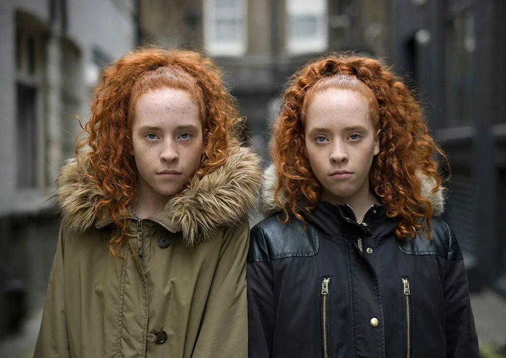 Могут ли быть одинаковые люди. Могут ли быть одинаковые люди. Близнецы люди. Сёстры milton twins. Близнецы питер зелевски.