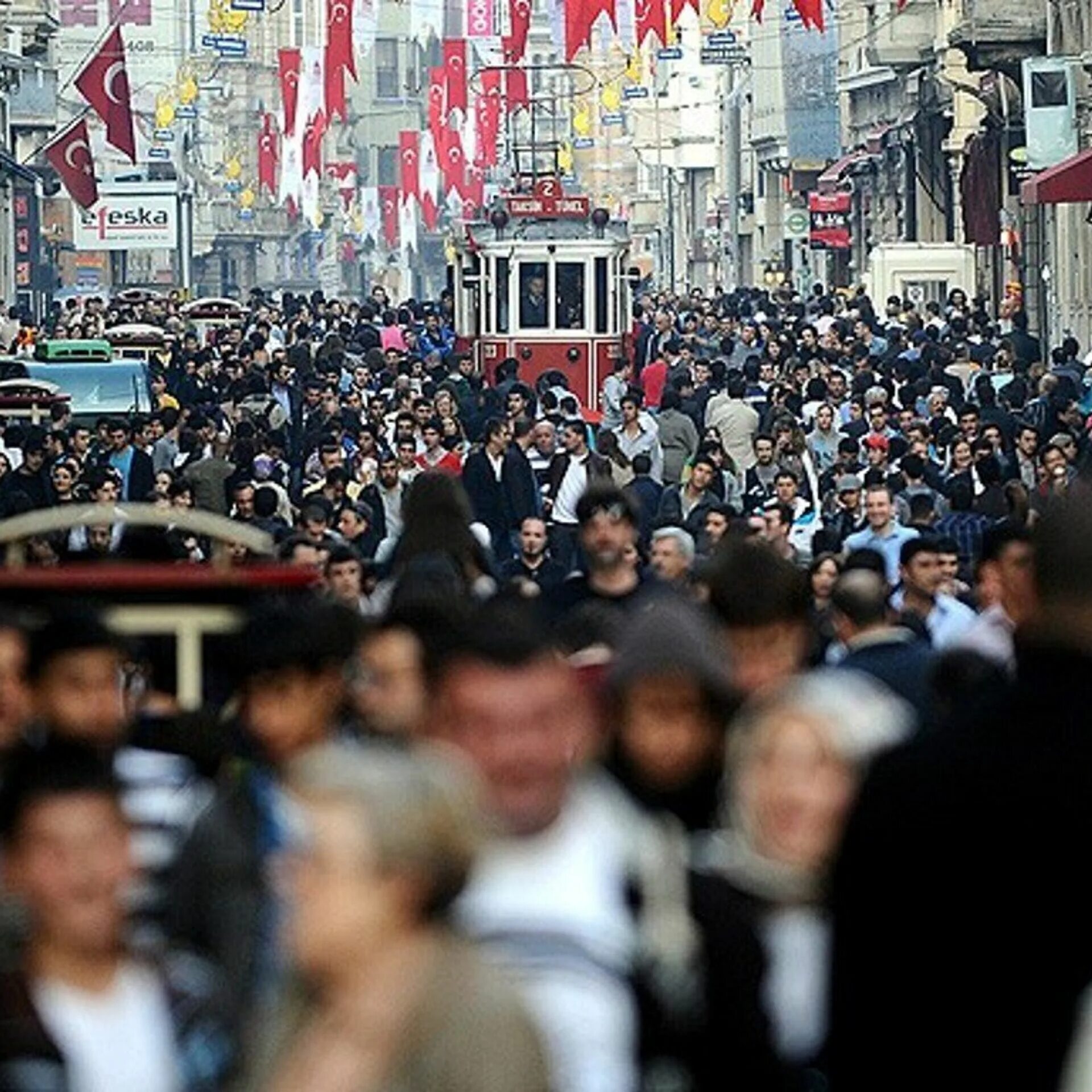 Стамбул население 2023. Стамбул численность населения. Стамбул население. Жители стамбула фото. Европейская сторона стамбула.