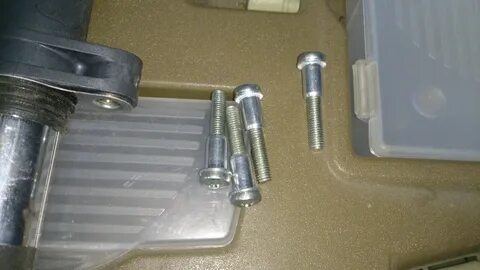 Болт крепления катушки зажигания