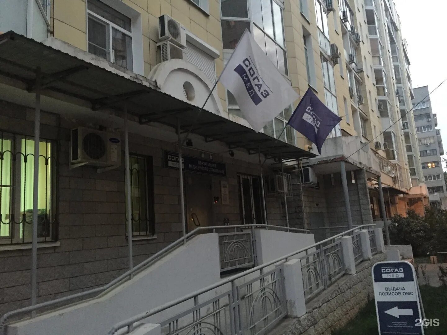 Стоматология 33 зуб кострома. Донецкая 14 волгоград клиника мануал. Донецкая 14 волгоград фото. Арт мед волгоград донецкая 14. Антона петрова 247б барнаул.