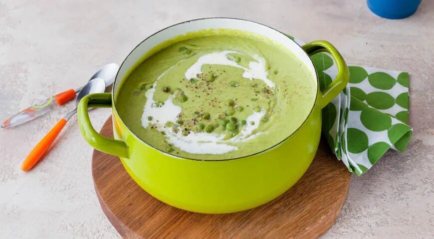 Блендер для супа пюре. Пюре из зеленого горошка. Суп пюре в кастрюле. Кастрюля пюрешки.