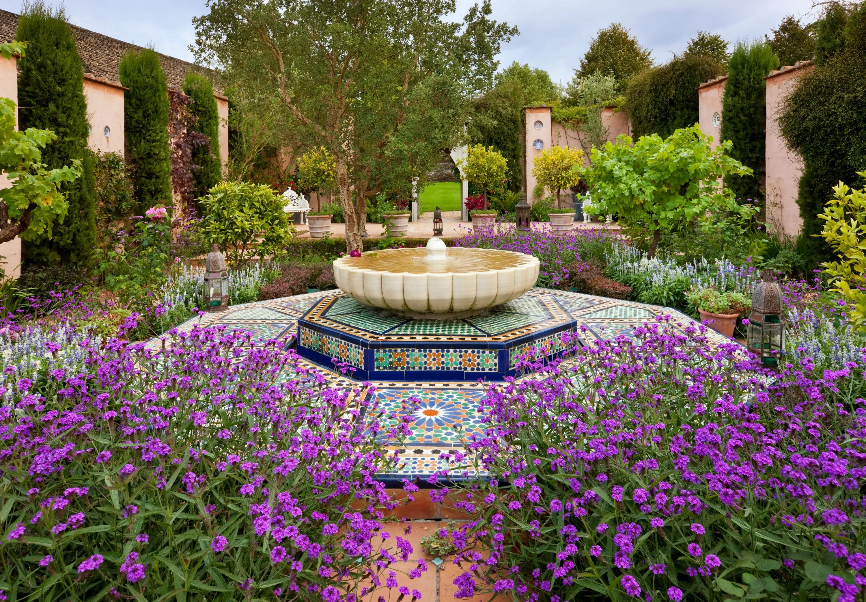Мусульманский сад. Сад принца Чарльза Highgrove Garden. Хайгроув поместье. Хайгроув поместье принца Чарльза.
