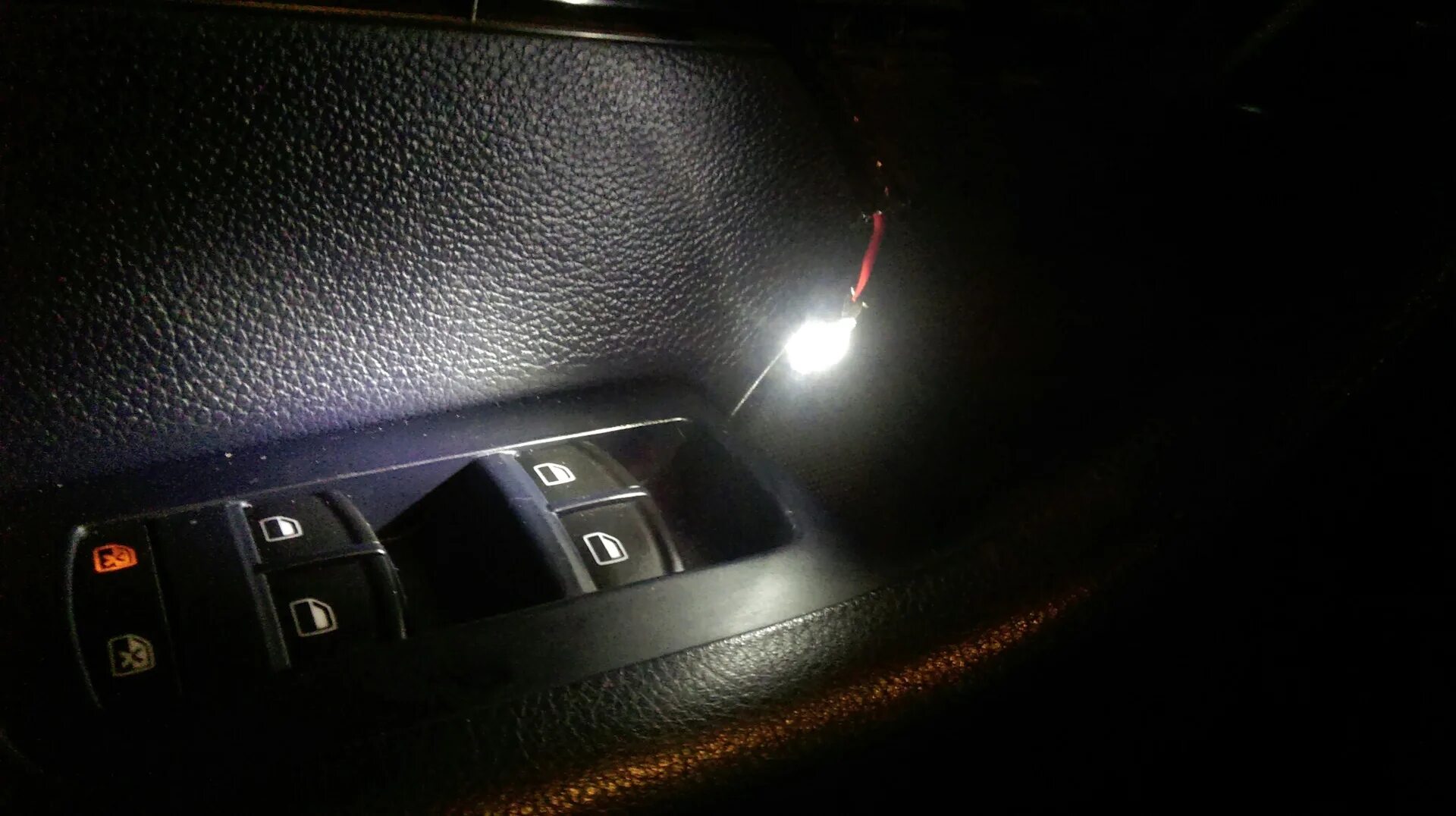 Audi a6 c6 контурная подсветка. Контурная подсветка Ауди а6 с6. Audi a6 c6 подсветка в зеркалах. Подсветка кнопки люка Audi a6 c6. Подсветить 6