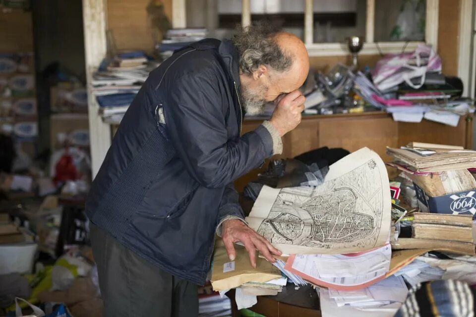 Накопительство болезнь. Мшелоимство что это такое простыми словами. Накопительство вещей болезнь. Патологическое накопительство. Патологическое накопительство.