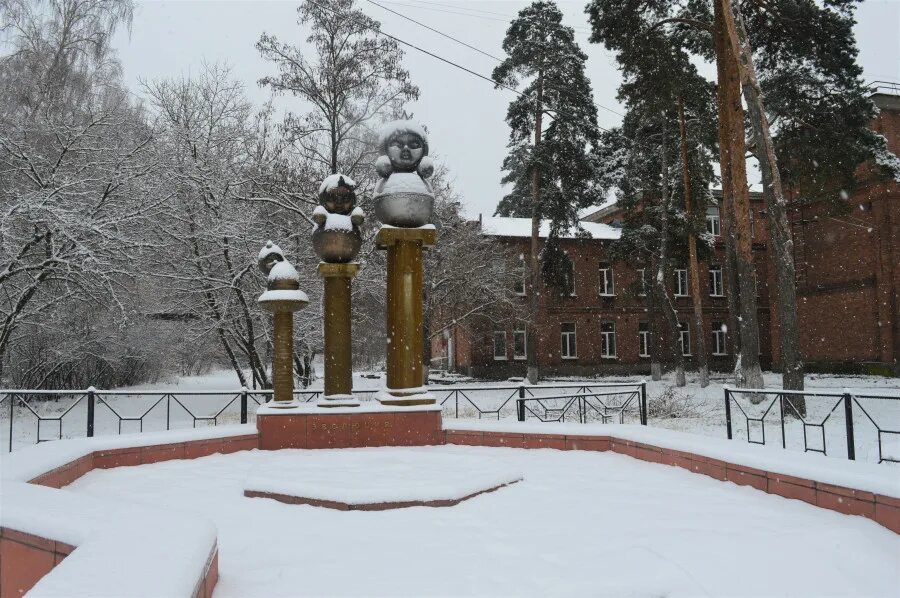 Вб котовск. Памятник Котовской неваляшке. Котовск, Тамбовская область. Вечный огонь Котовск Тамбовская область. Котовск Тамбовская область площадь. Город Котовск Тамбовской области городской парк.