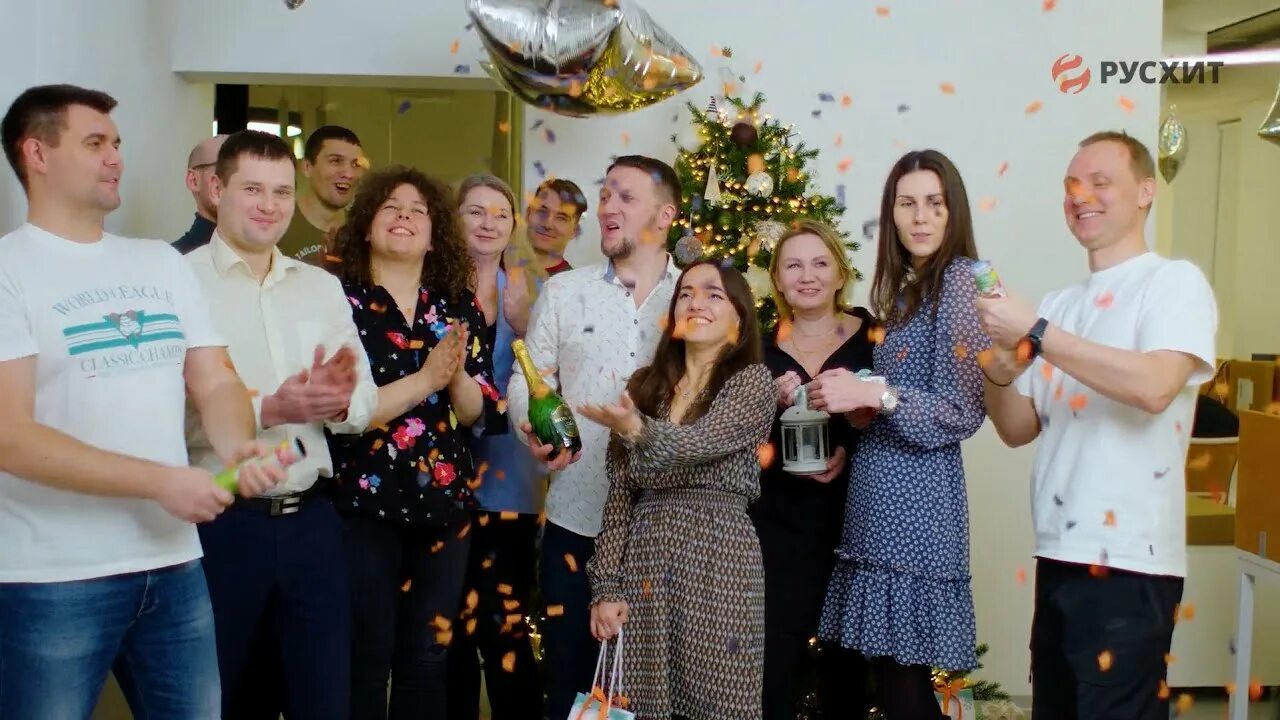 Русхит. Русхит официальный сайт. Русхит саратов-. Радио русский хит. Указатели в магазине.