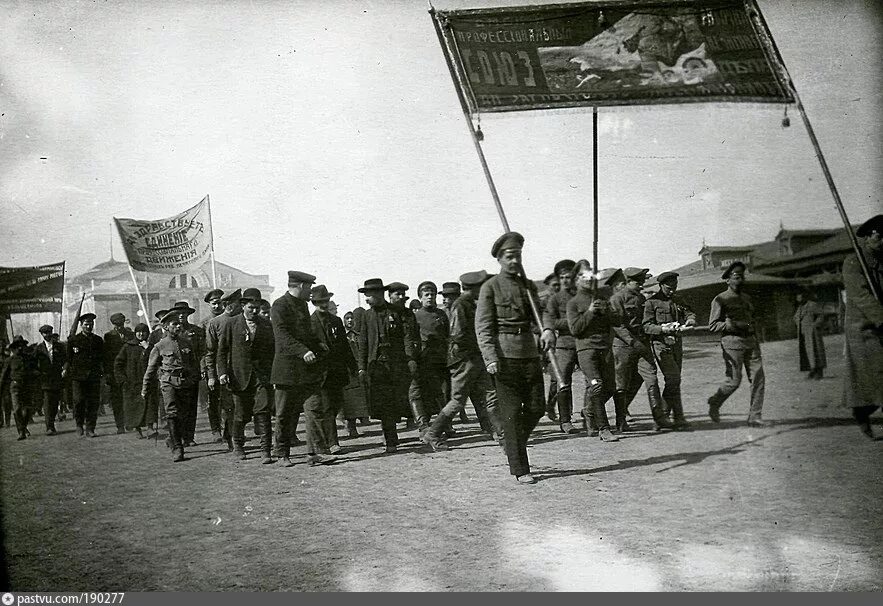 1 мая 1918. Демонстрация 1 мая 1918 года Москва. Омск 1917. Демонстрация в Омске 1918. Революция в Омске 1917.