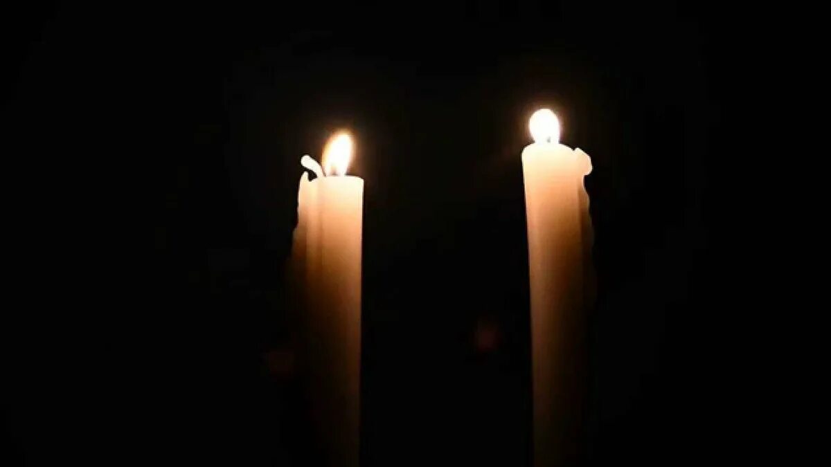 Крынка с молоком и хлеб. Керосиновая лампа для освещения. Свечки в деревне. Керосиновая лампа на окне. Свеча керосиновая лампа.