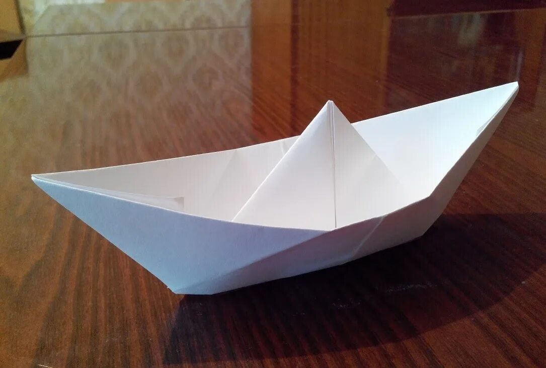 Бумажный кораблик. Оригами кораблик. Бумажный корабль. Оригами корабль.