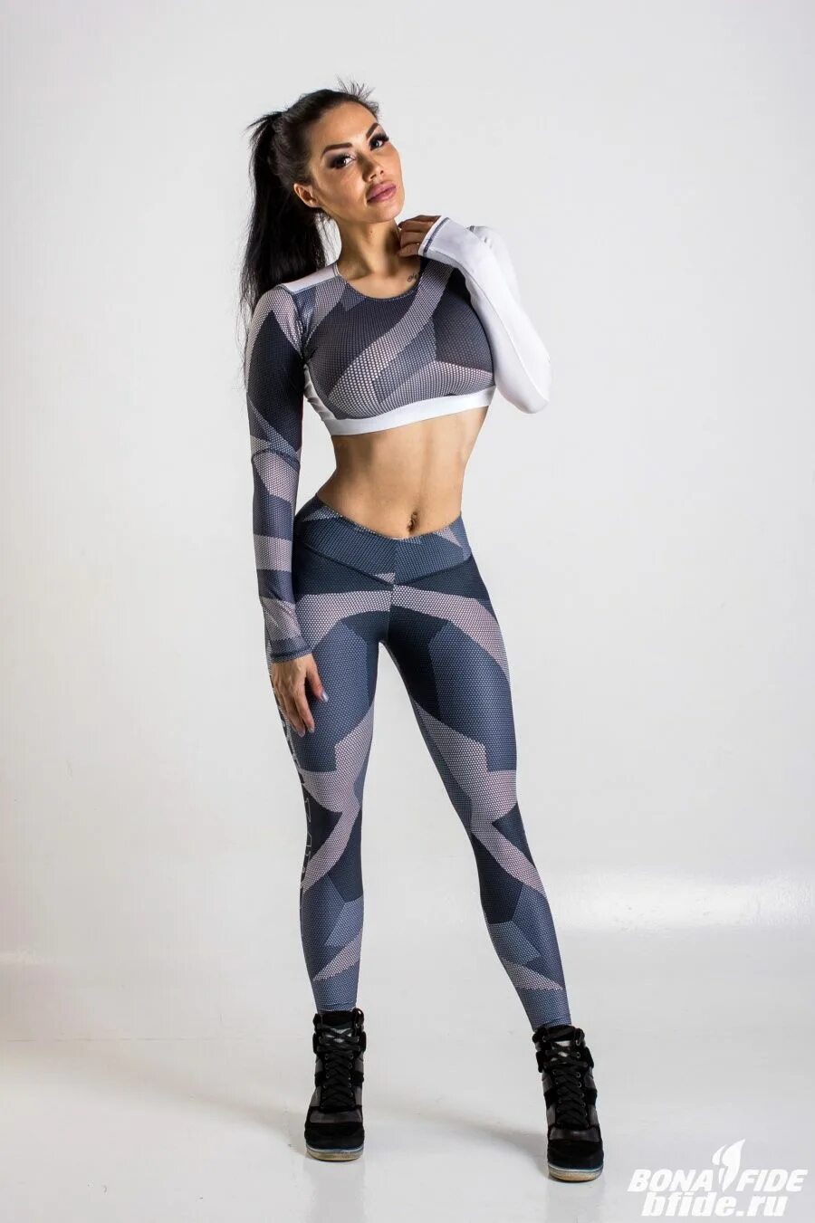 Легинсы bona fide. Спортивный костюм бона файд. Bona fide модель валерия. Бона файд одежда. Bona fide одежда для фитнеса.