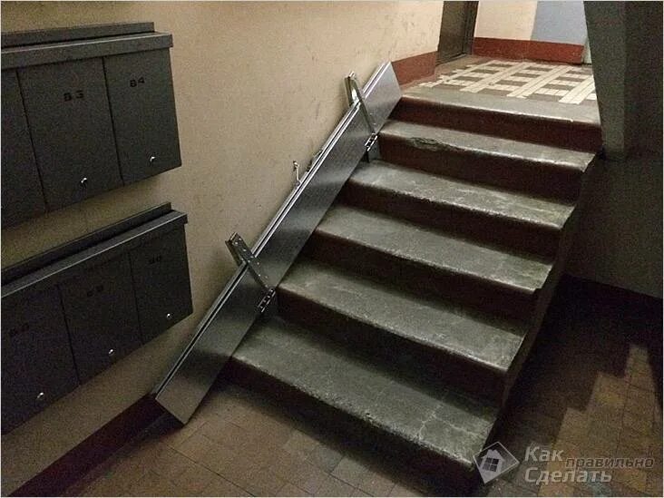 Пандус для инвалидных колясок в подъезде. Складной пандус аппарель. рампа аппарель для лестницы. пандус откидной 196 x 2000мм тифлоцентр. откидная аппарель для инвалидов.