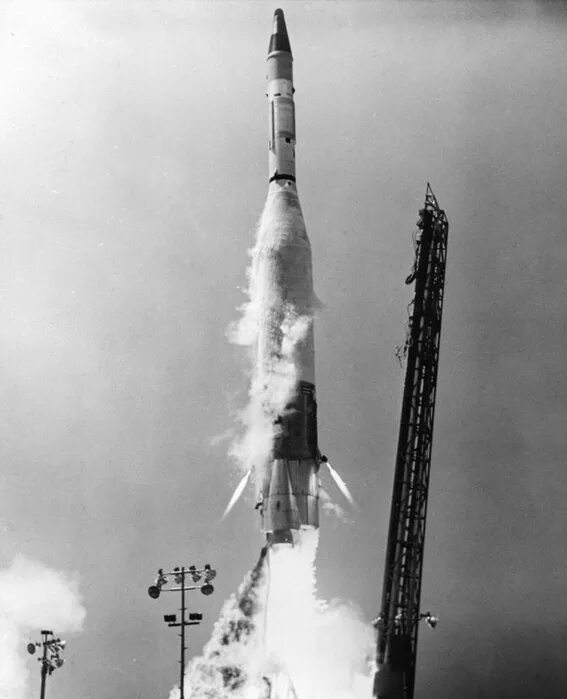 20 апреля космос. Восток 1 Гагарин. Ракета Юрия Гагарина Восток-1. Ракета-носитель Atlas-Agena.