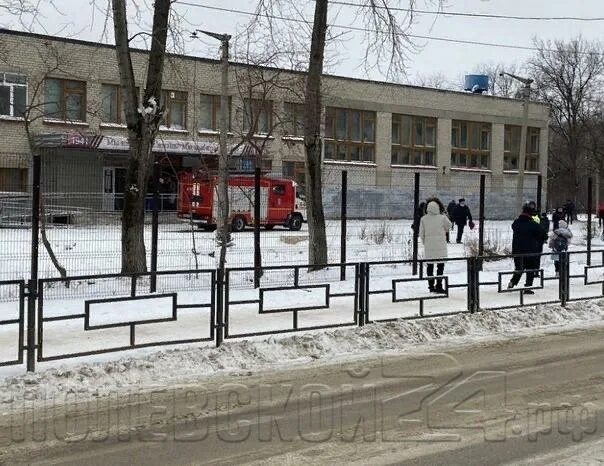 Школа 17 полевской. 13 Школа Полевской. Полевской 24. Школа 17 Полевской фото.