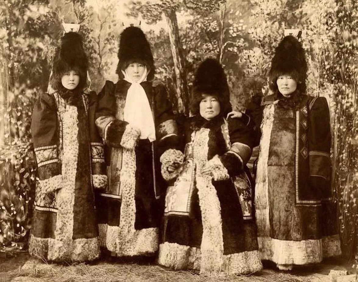 якуты 17 века. якутский национальный костюм якуты. одежда сибири 17 век якуты. якуты народ. якуты гравюра.