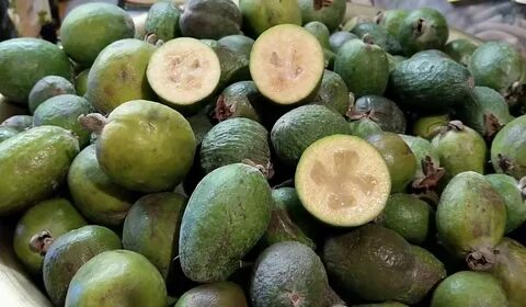 Фейхоа едят с кожурой или без